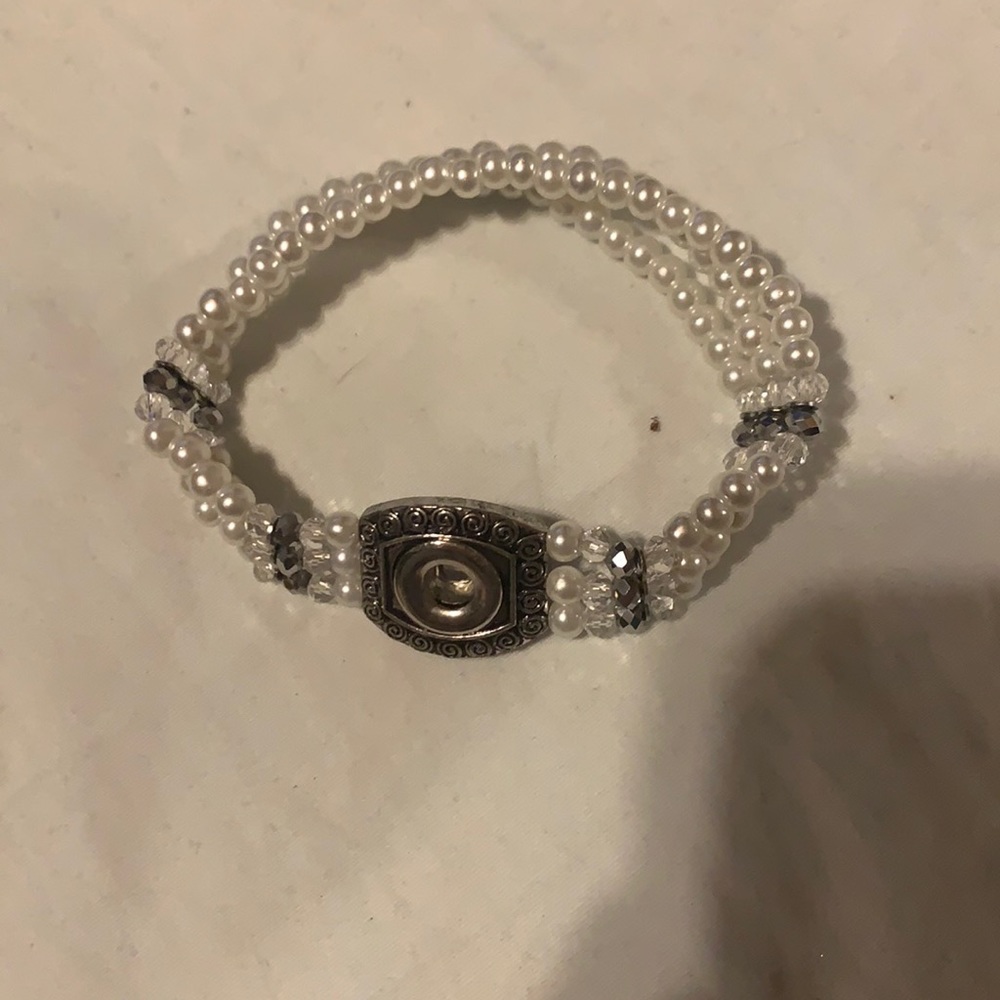Bracelet with changeable charm